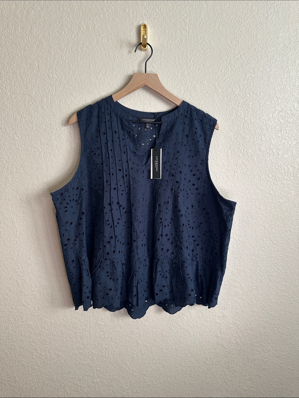 NWT Liverpool Los Angeles Sleeveless Pintuck Eyelet Top Navy Blue XL - Picture 6 of 9